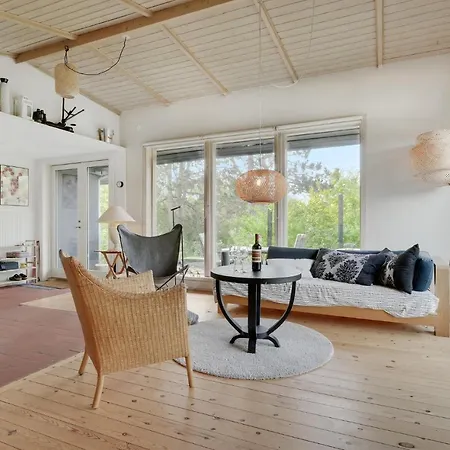 3 Bedroom Stunning In Nykobing Sj Semesterbostad Holmstrup